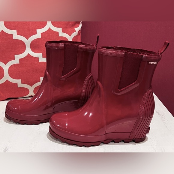 Sorel Women's Raisin Magenta Glossy Wedge Rain Boots - Picture 1 of 9